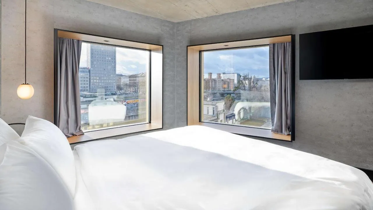 Radisson Red Hotel, Viena 4*,