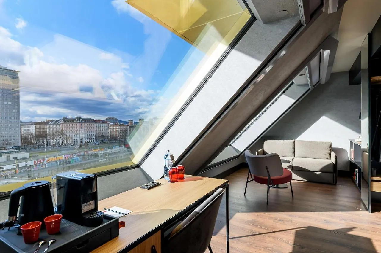 Отель Radisson Red Hotel, Вена