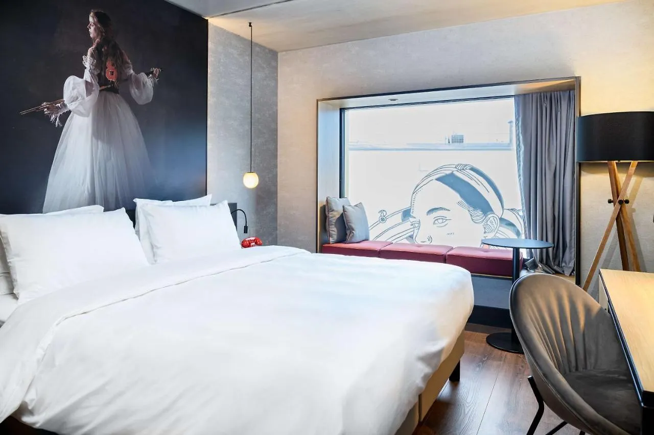 Radisson Red Hotel, Vienna 4*,