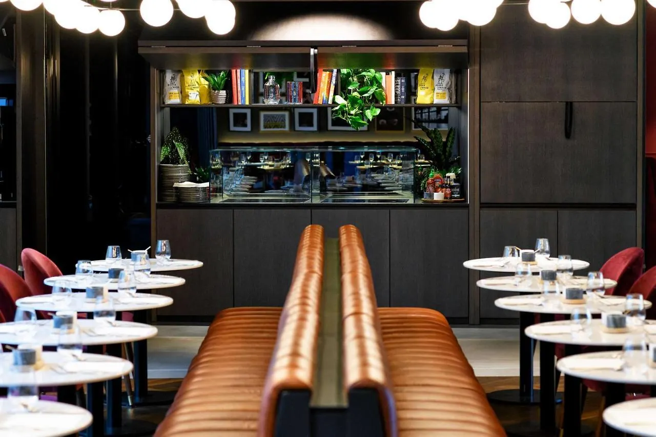 Radisson Red Hotel, Vienna Hotel