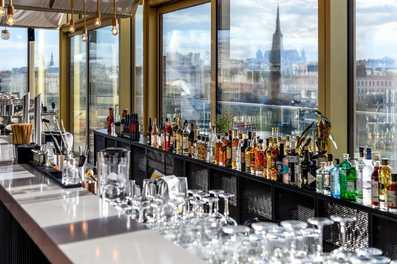 Radisson Red Hotel, Vienna Hotel