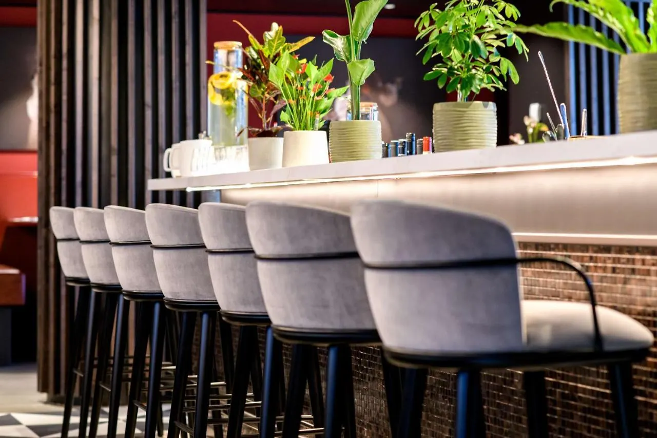 Radisson Red Hotel, Vienna Hotel