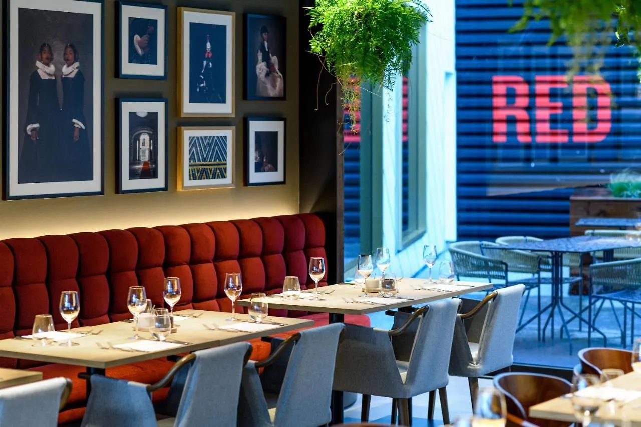 **** Hotel Radisson Red Hotel, Vienna Austria