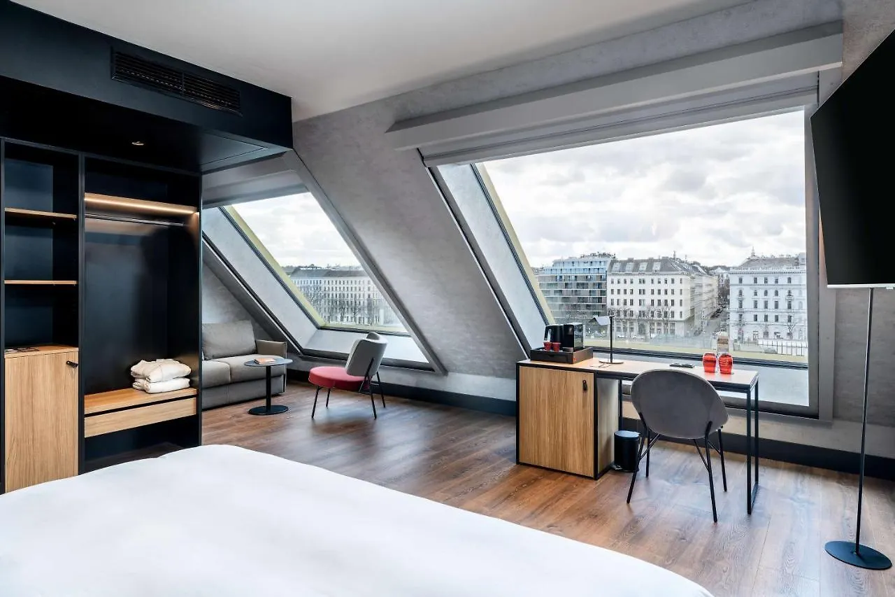 Radisson Red Hotel, Vienna 4*,