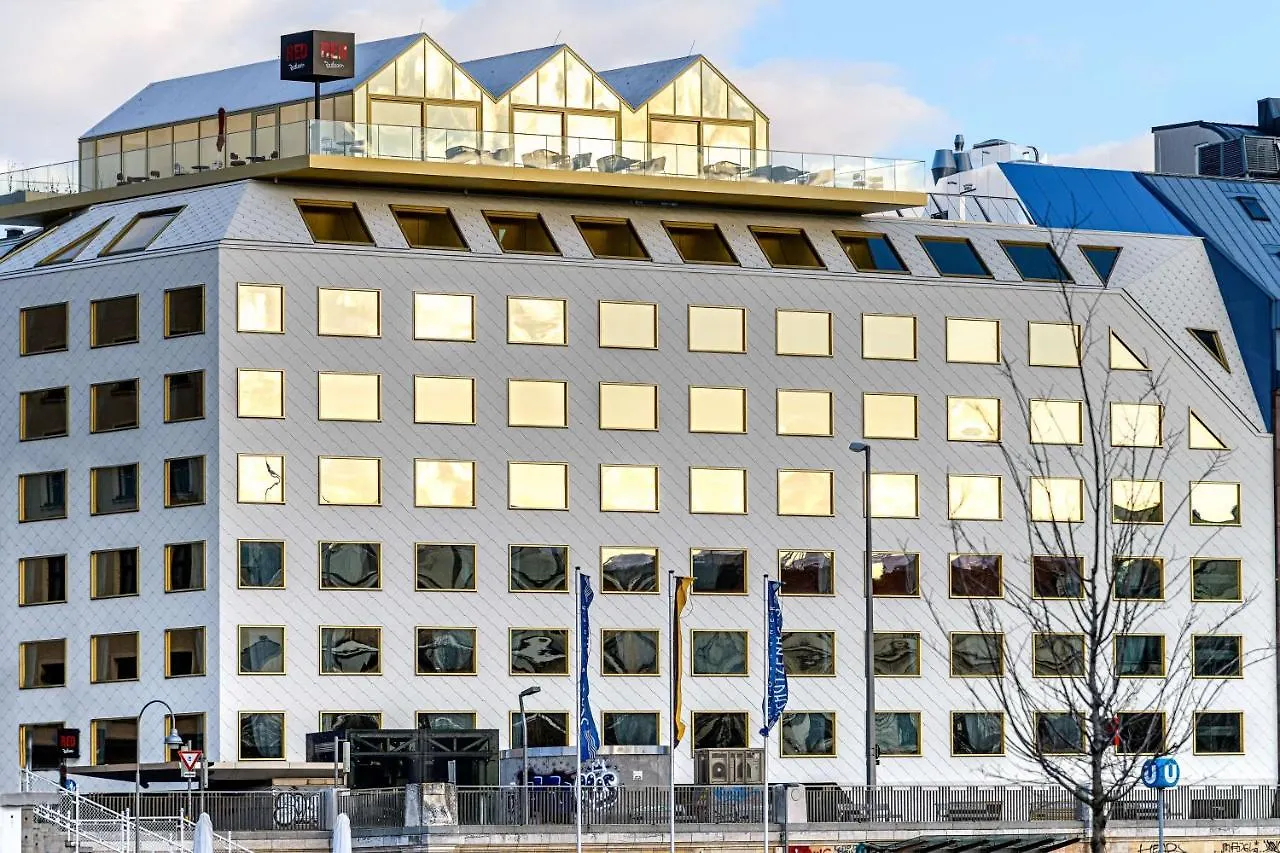 Radisson Red Hotel, Vienna Hotel