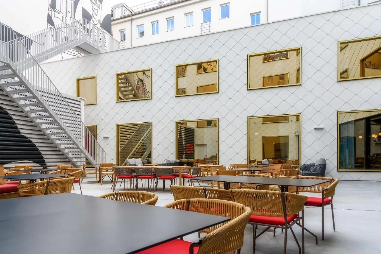 Radisson Red Hotel, Vienna