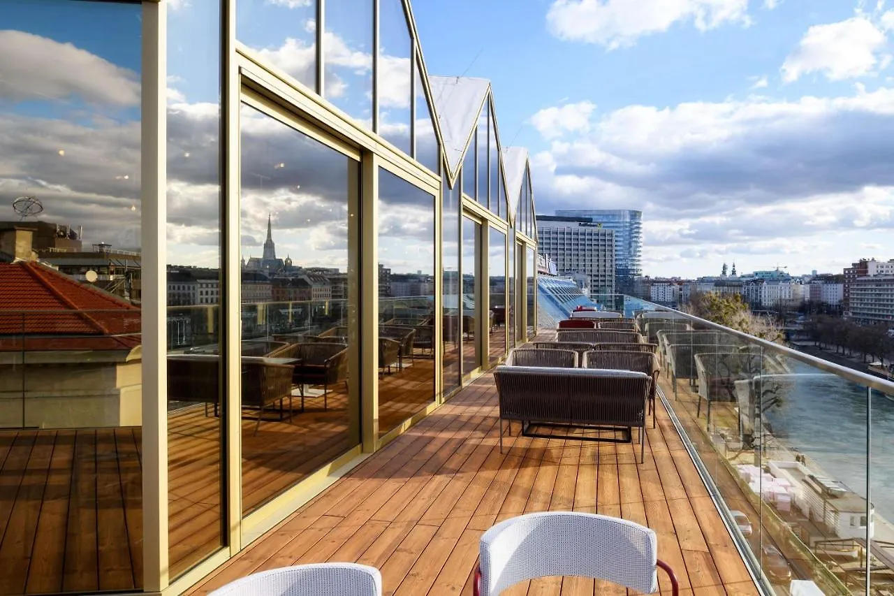 Radisson Red Hotel, Vienna 4*,