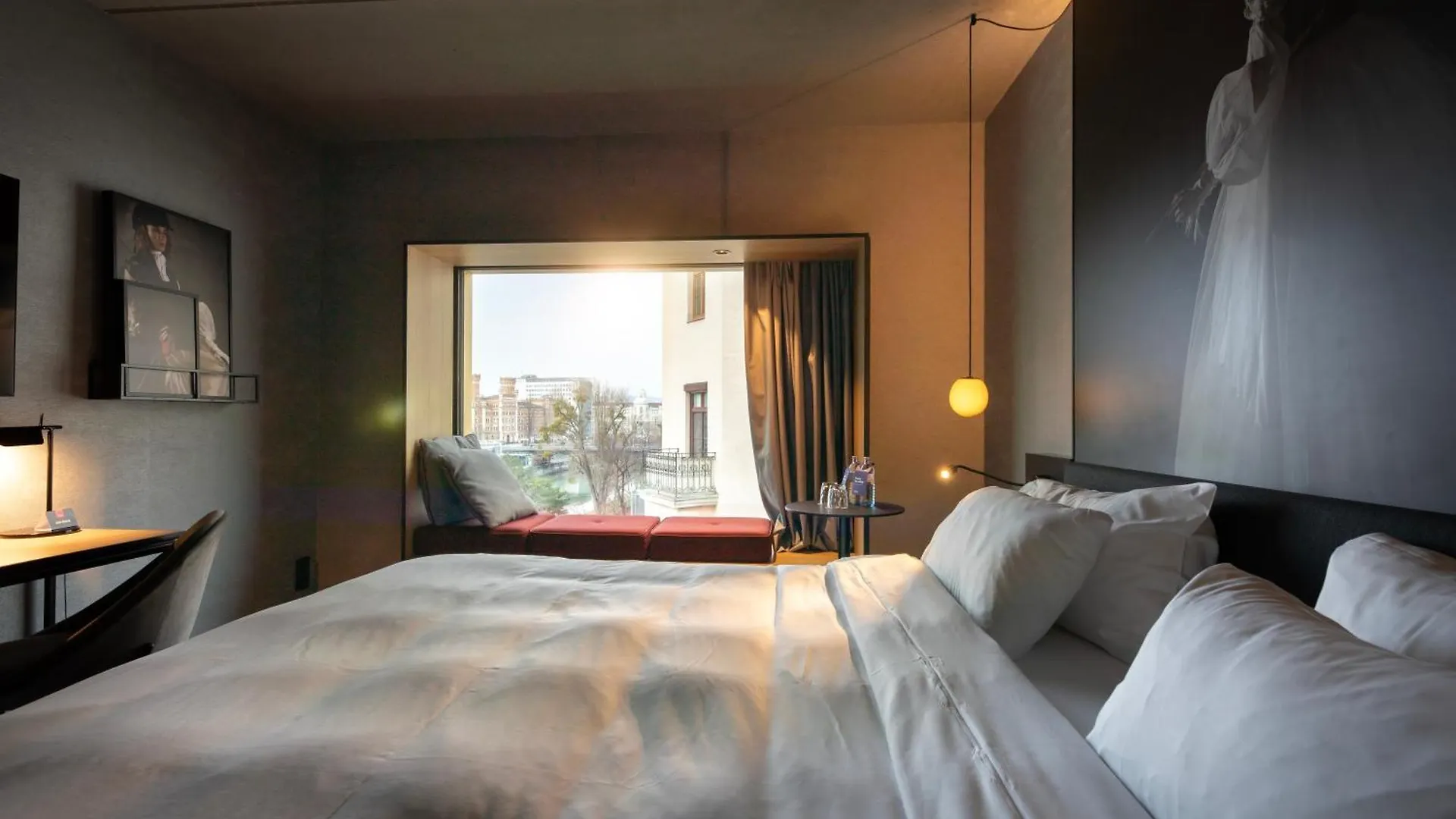 Radisson Red Hotel, فيينا 4*,