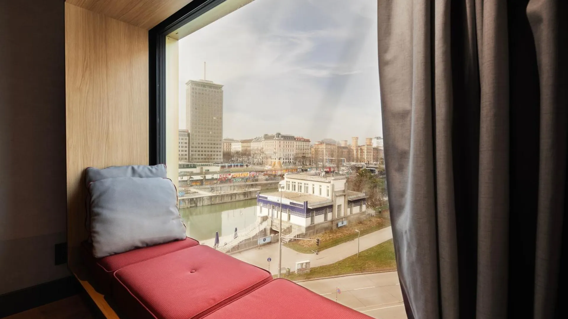 Radisson Red Hotel, Vienna 4*,  Austria